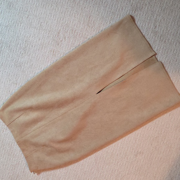 Aritzia Babaton Chuck Midi Skirt, Size 2 - Picture 2 of 5
